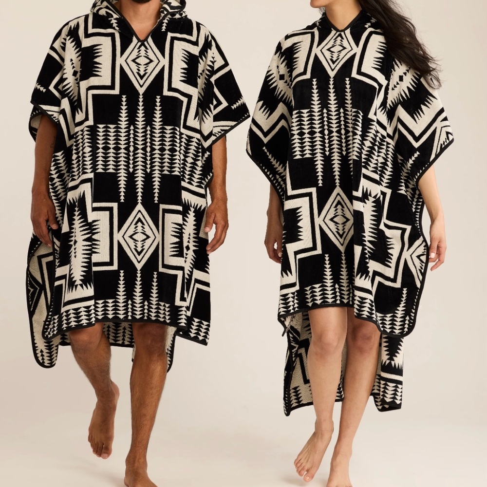 A wearable hooded towel
40" x 45" plus hood
100% cotton
Machine wash